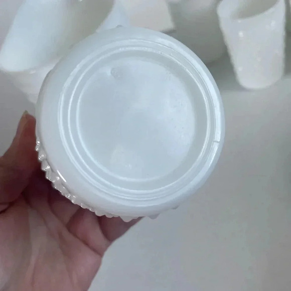 Vintage Anchor Hocking White‎ Hobnail Milkglass Pitcher and Glasses - Picture 8 of 9